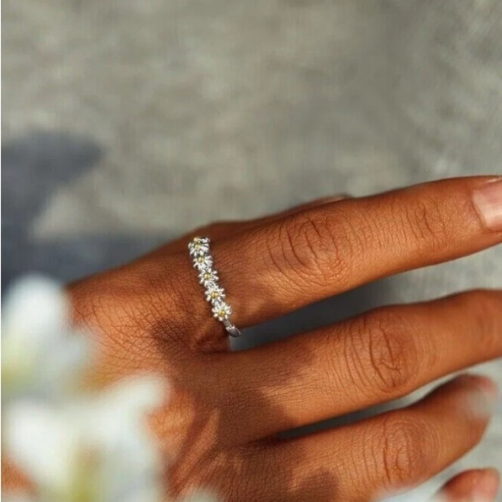 Silver Yellow Daisy Flower Ring